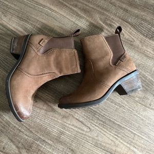 Teva Chelsea boots